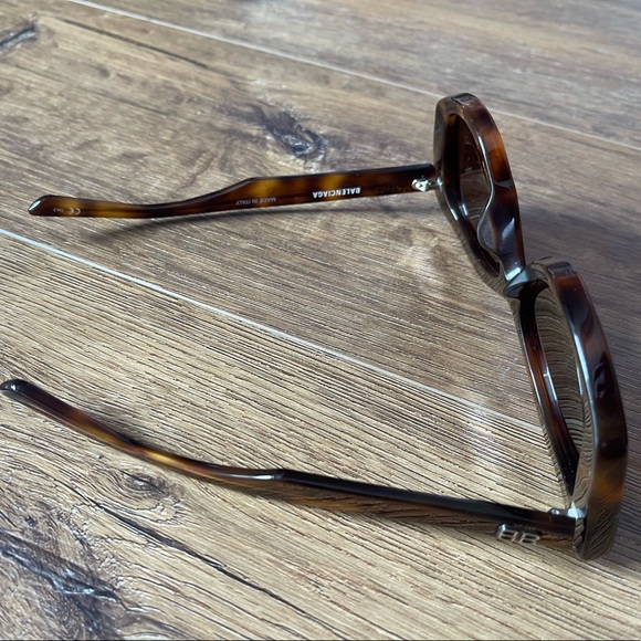 BALENCIAGA-AUTHENTIC (NWT) Tortious Shell, Gold Logo Iridescent Sunglasses - Picture 5 of 16